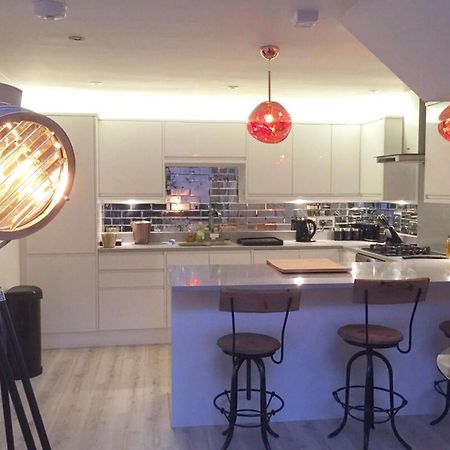 Spacious 1 Bedroom Split Level Old Pub Conversion Tower Bridge Лондон Экстерьер фото