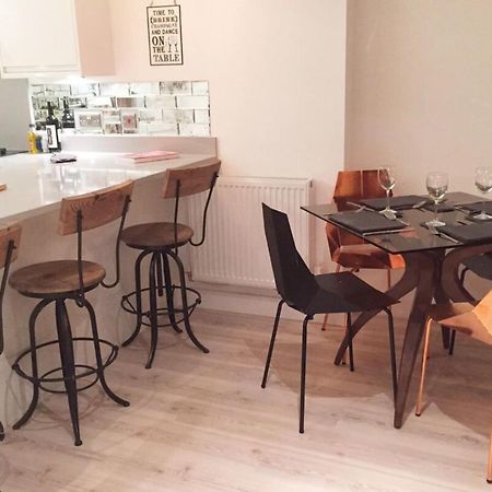 Spacious 1 Bedroom Split Level Old Pub Conversion Tower Bridge Лондон Экстерьер фото