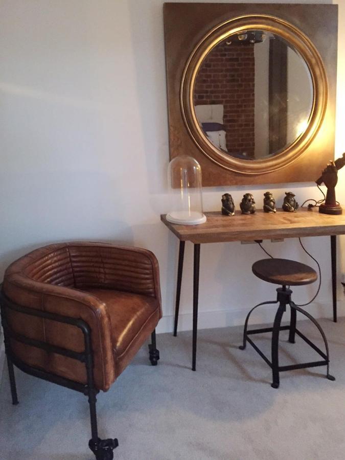 Spacious 1 Bedroom Split Level Old Pub Conversion Tower Bridge Лондон Экстерьер фото
